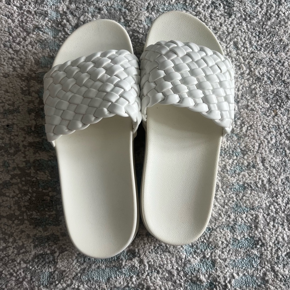 White sandals size 6.5 USA 37.5 eur 4.5 uk